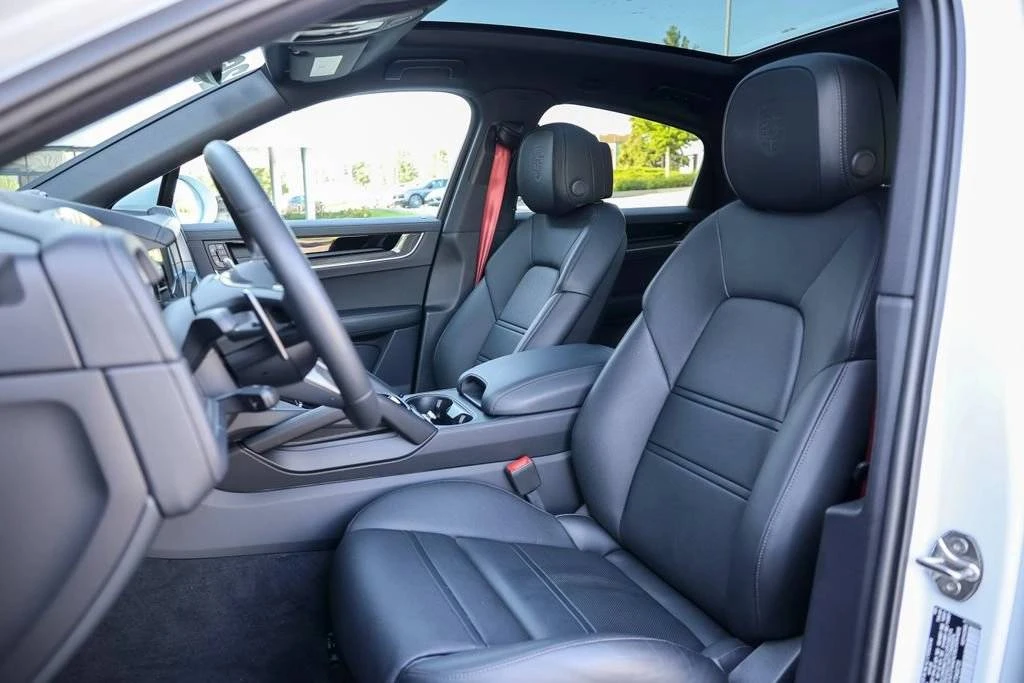 2026 Porsche 9Y0/9Y3 Cayenne Coupe - Image 5 of 5