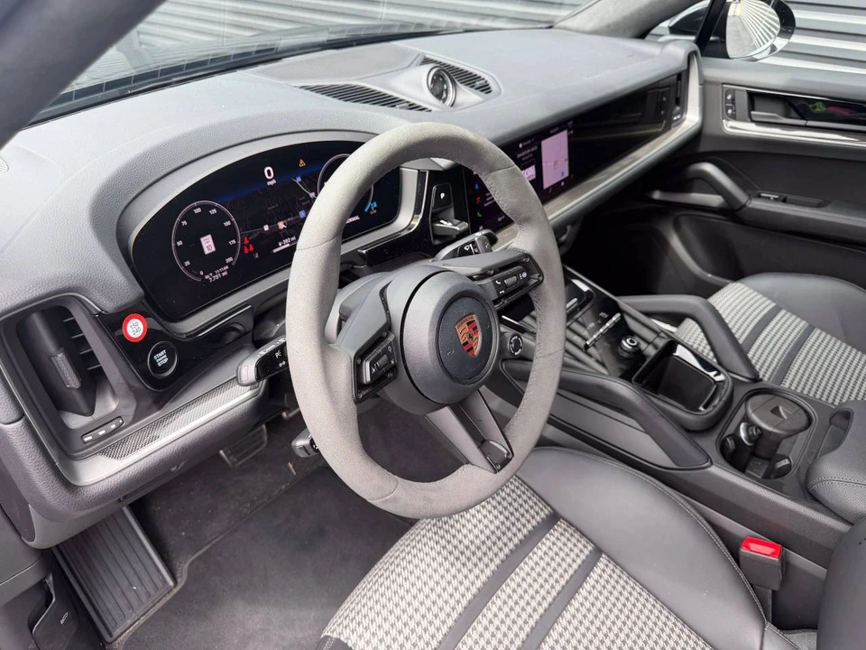 2026 Porsche 9Y0/9Y3 Cayenne Coupe - Image 4 of 5
