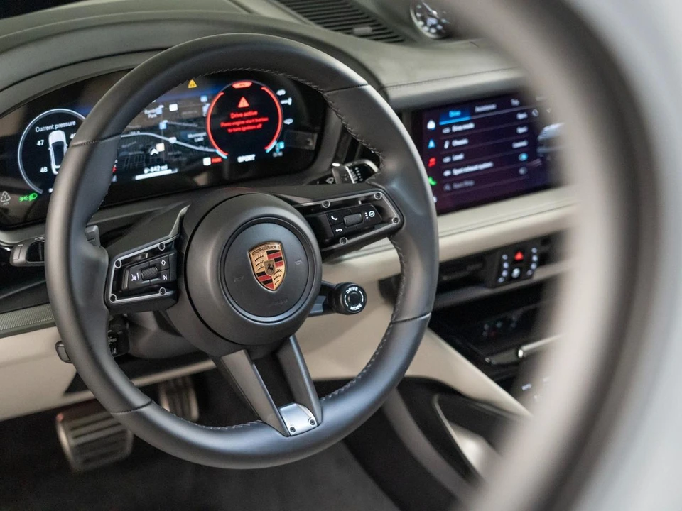 2026 Porsche 9Y0/9Y3 Cayenne Coupe - Image 15 of 30