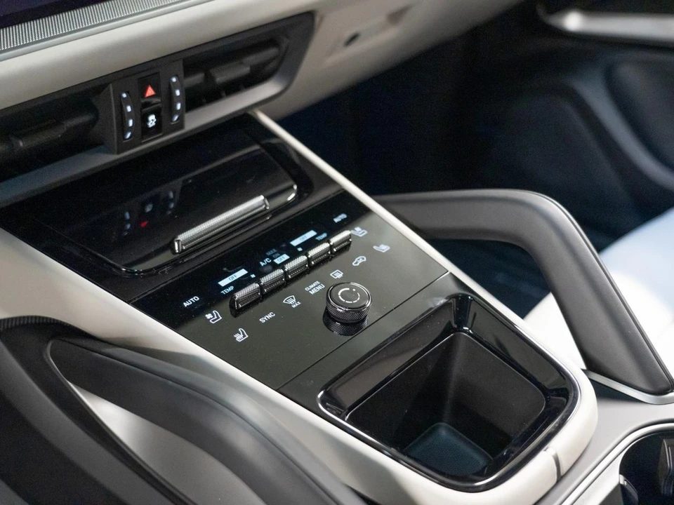 2026 Porsche 9Y0/9Y3 Cayenne Coupe - Image 22 of 30