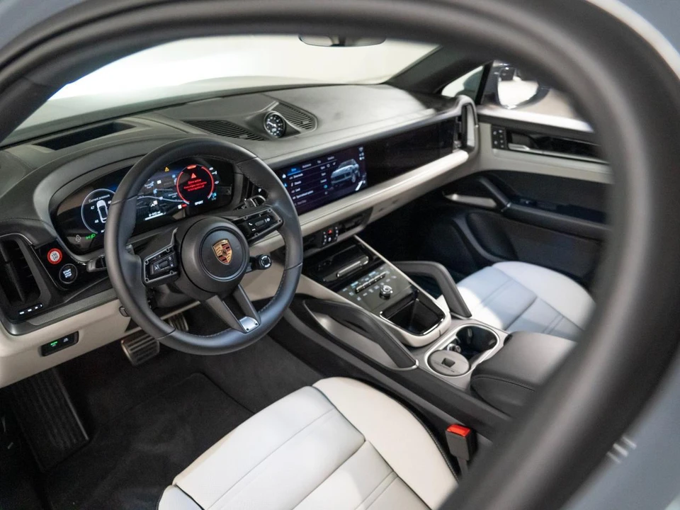 2026 Porsche 9Y0/9Y3 Cayenne Coupe - Image 4 of 30