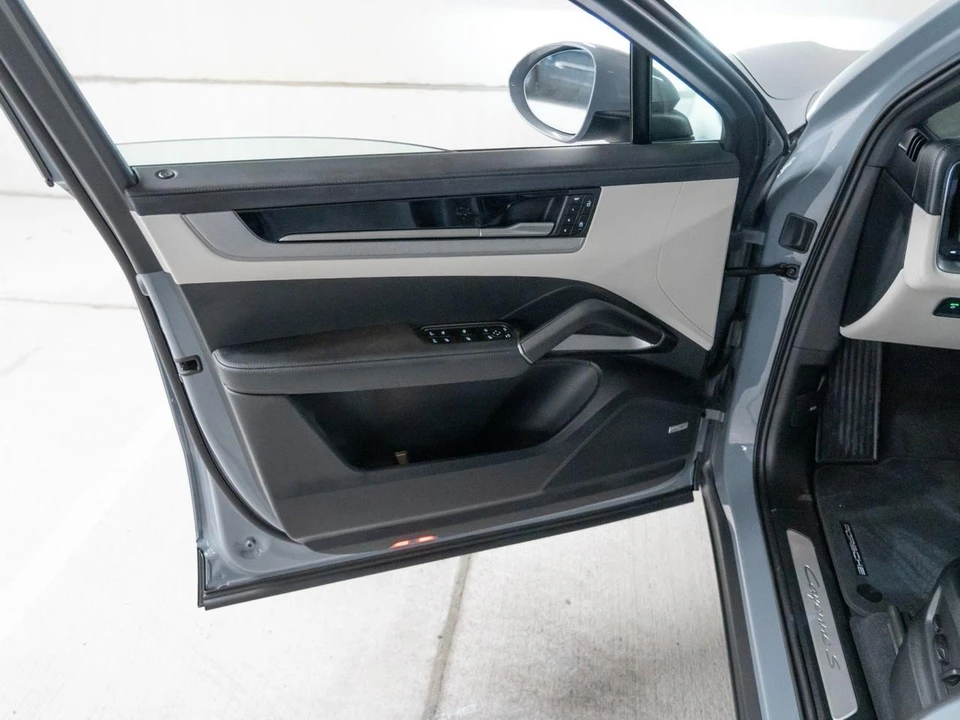 2026 Porsche 9Y0/9Y3 Cayenne Coupe - Image 16 of 30