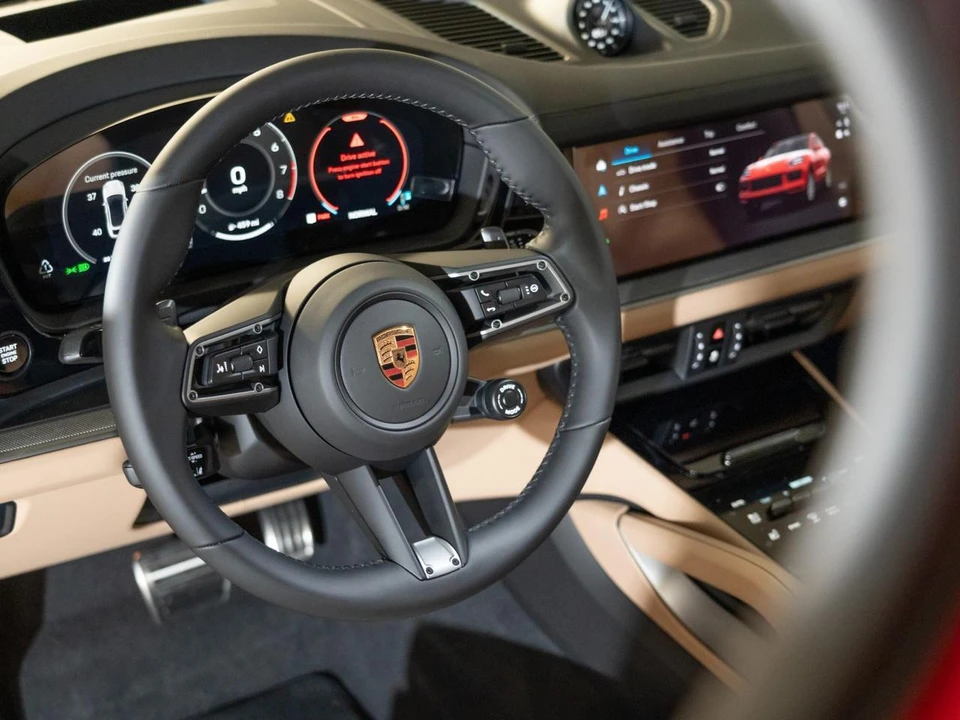 2026 Porsche 9Y0/9Y3 Cayenne Coupe - Image 15 of 28