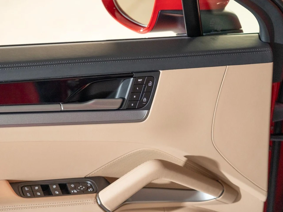 2026 Porsche 9Y0/9Y3 Cayenne Coupe - Image 17 of 28