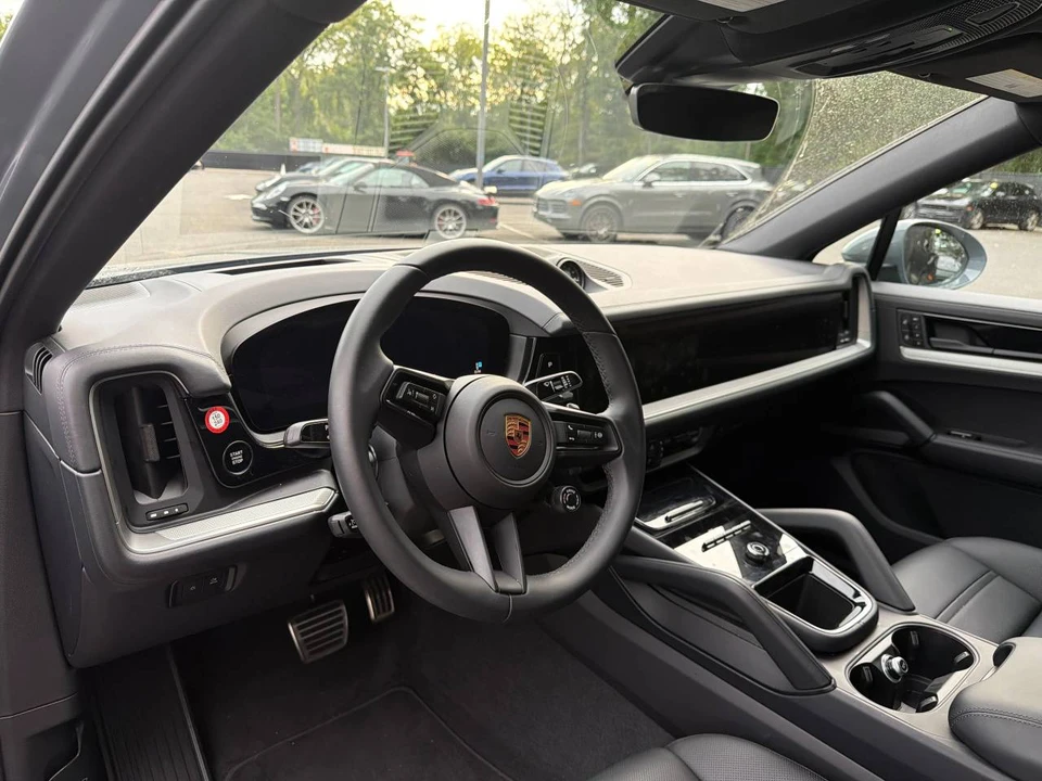 2026 Porsche 9Y0/9Y3 Cayenne Coupe - Image 4 of 4