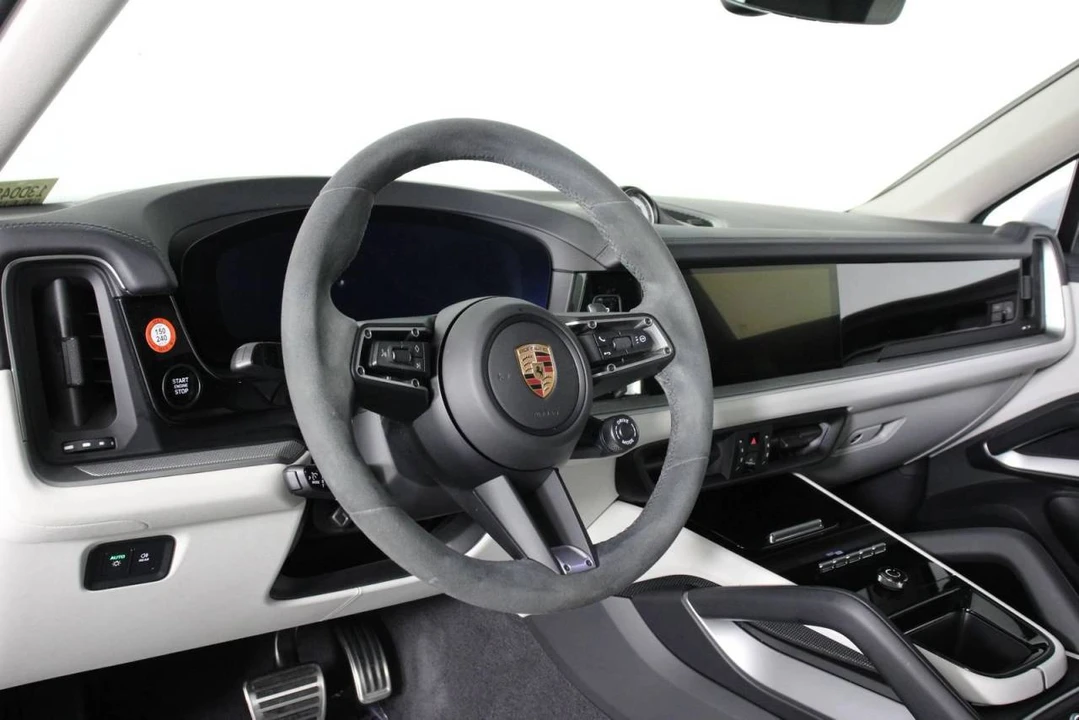 2026 Porsche 9Y0/9Y3 Cayenne S - Image 4 of 5
