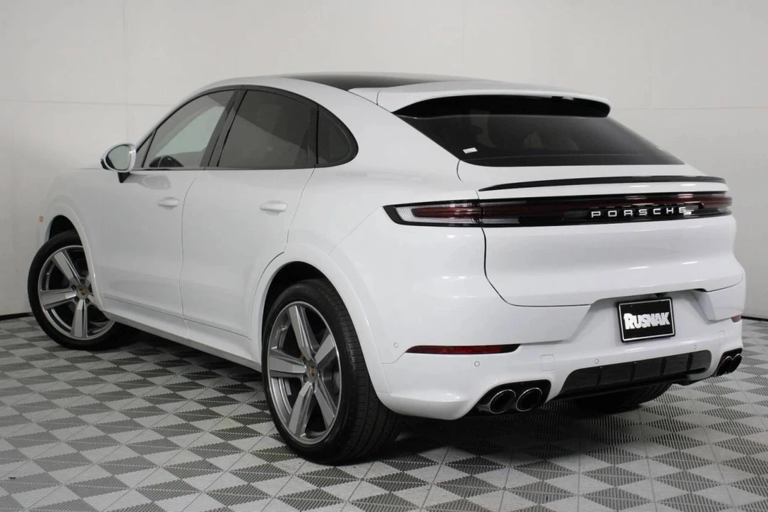 2026 Porsche 9Y0/9Y3 Cayenne S - Image 3 of 5
