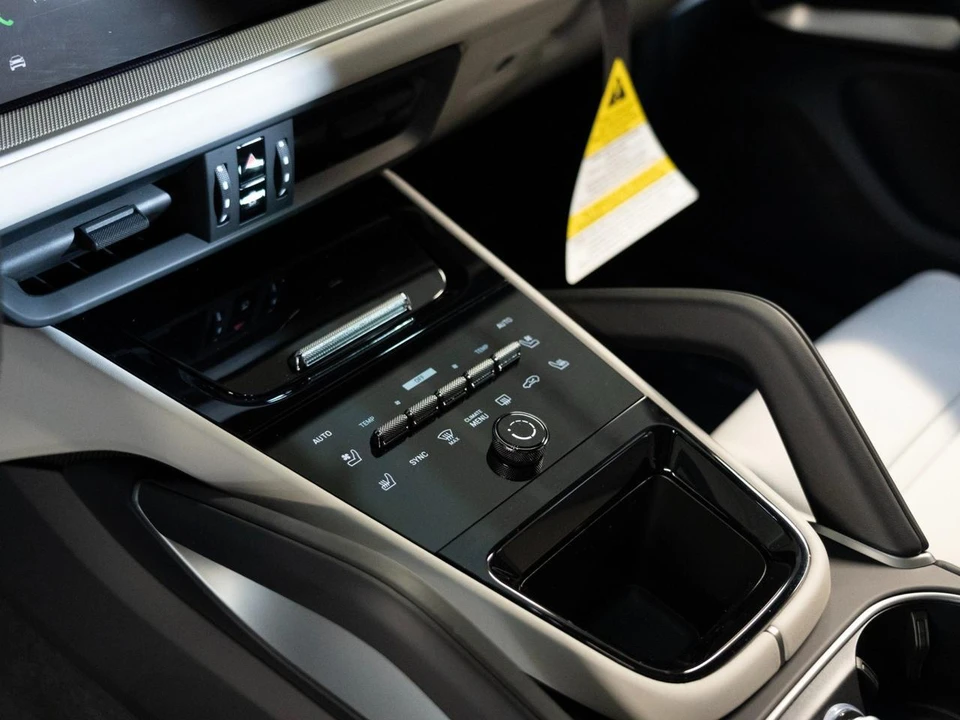 2026 Porsche 9Y0/9Y3 Cayenne Coupe - Image 22 of 30