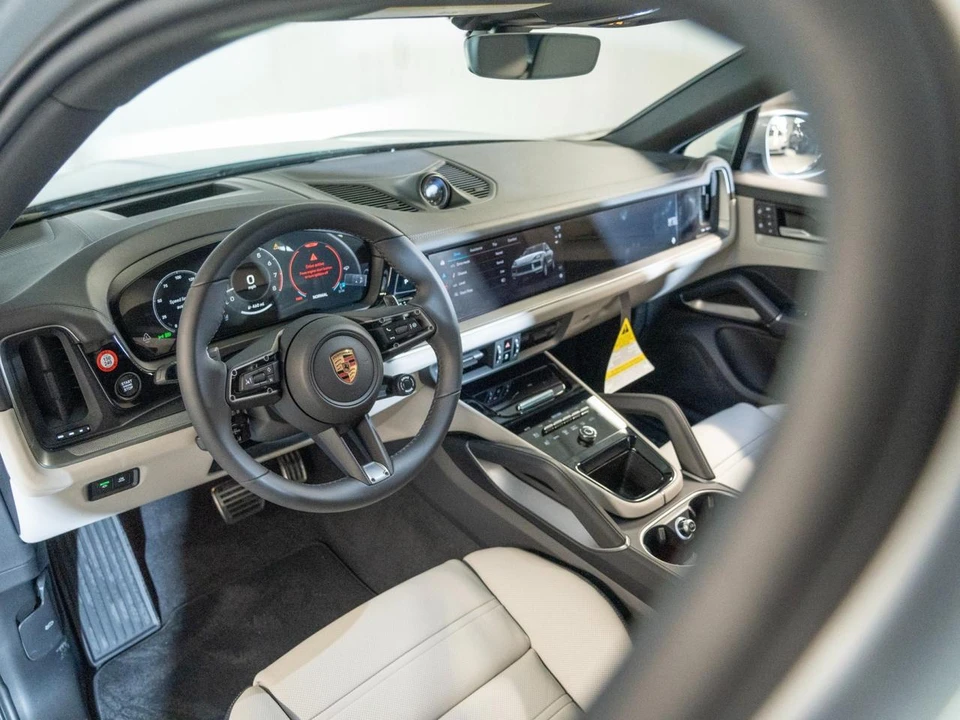 2026 Porsche 9Y0/9Y3 Cayenne Coupe - Image 4 of 30