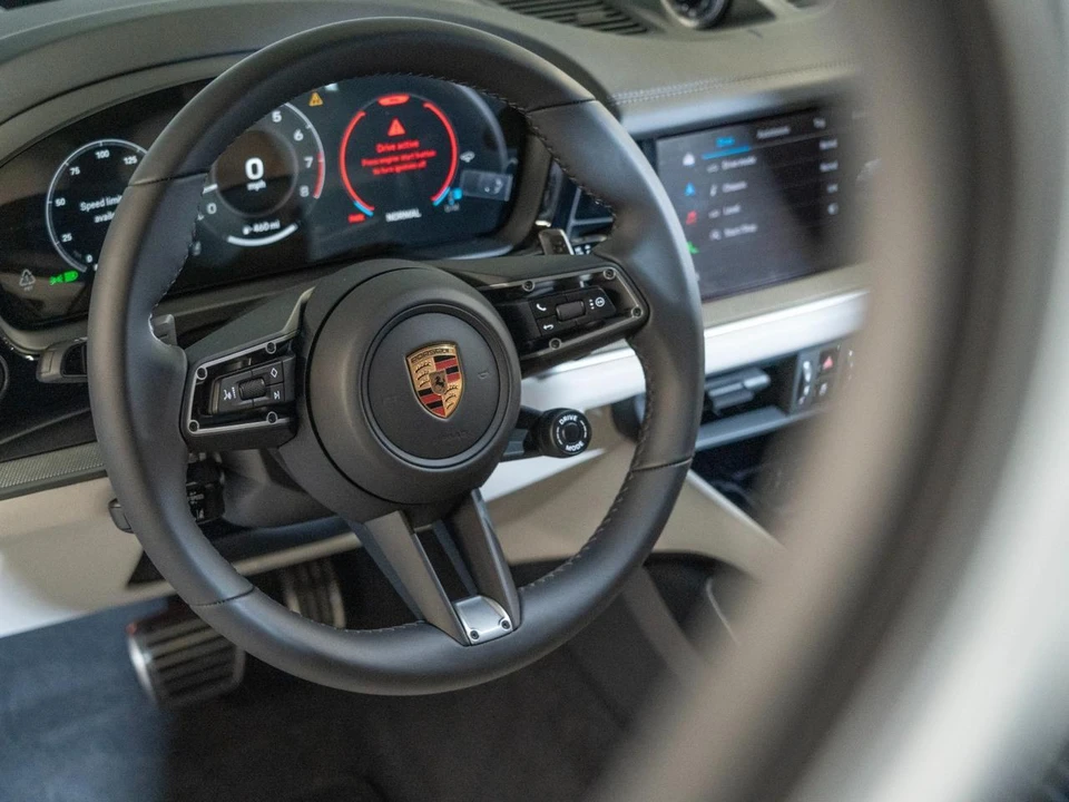 2026 Porsche 9Y0/9Y3 Cayenne Coupe - Image 15 of 30