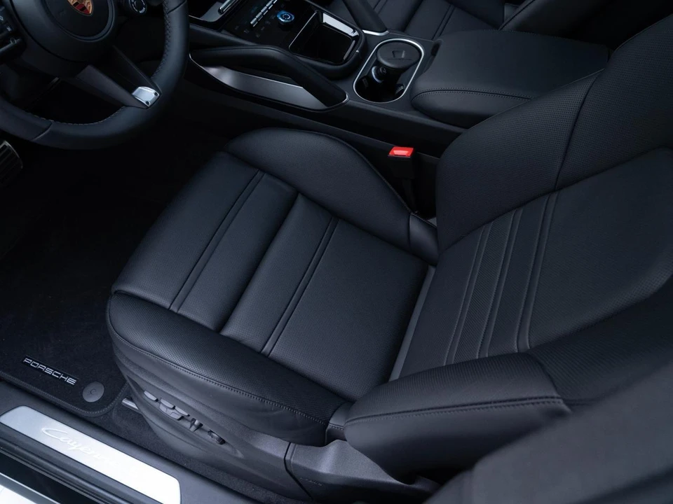 2026 Porsche 9Y0/9Y3 Cayenne S - Image 16 of 31