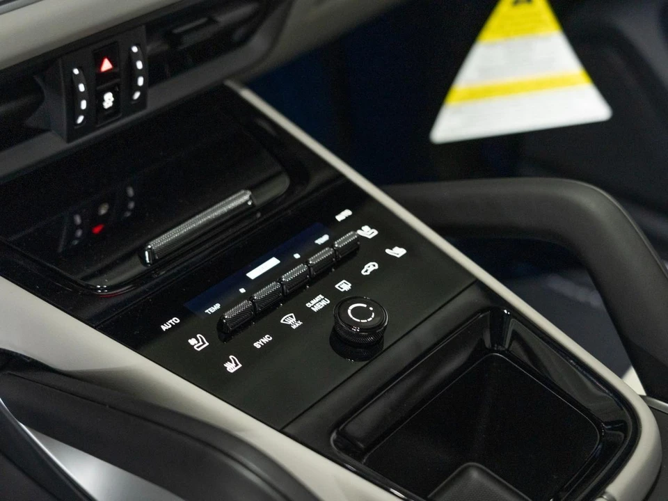 2026 Porsche 9Y0/9Y3 Cayenne Coupe - Image 20 of 28