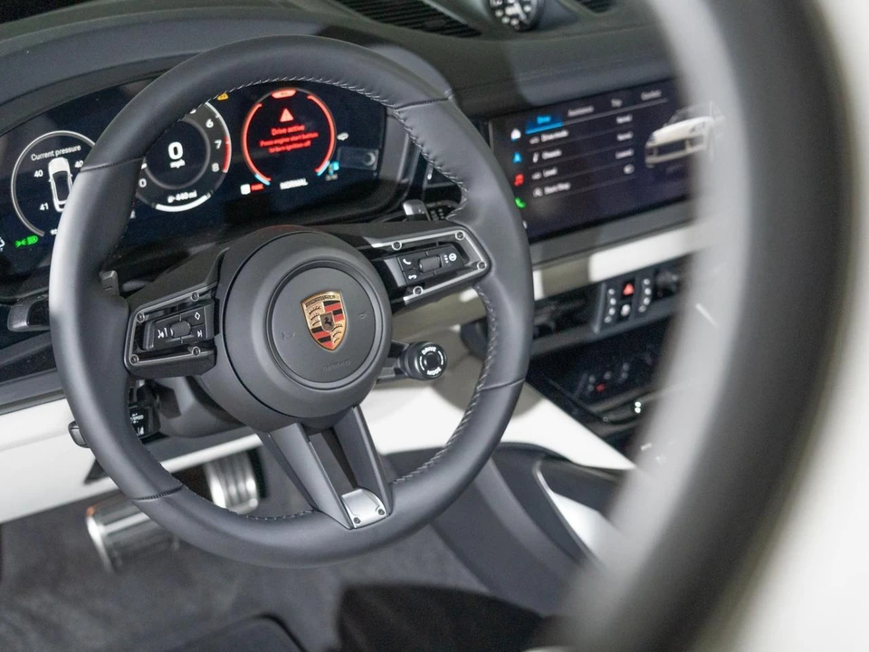 2026 Porsche 9Y0/9Y3 Cayenne Coupe - Image 14 of 28