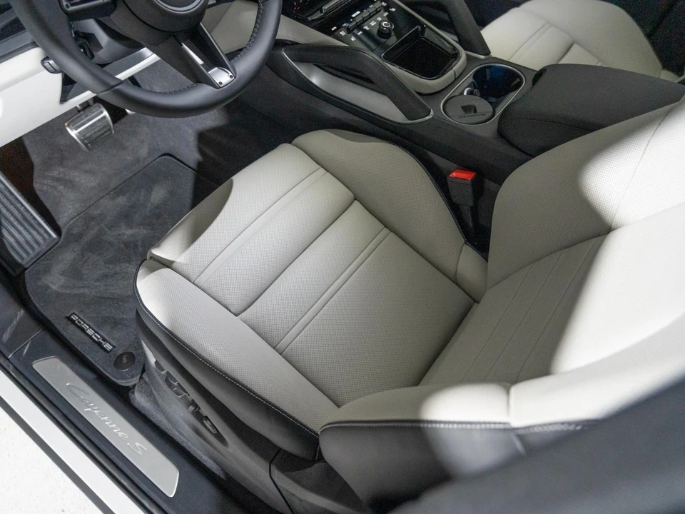 2026 Porsche 9Y0/9Y3 Cayenne Coupe - Image 13 of 28