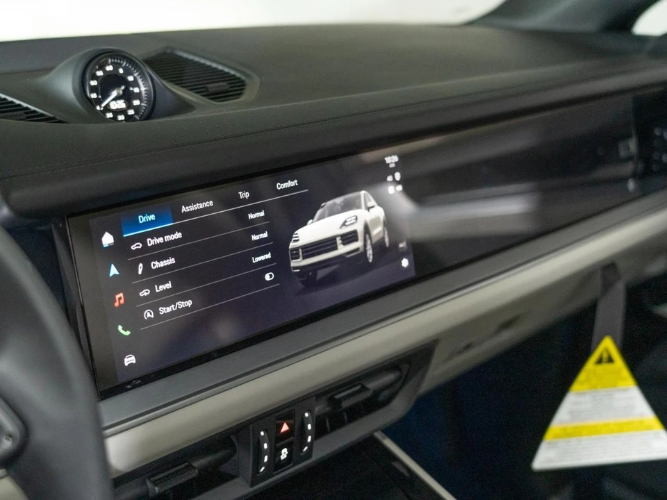 2026 Porsche 9Y0/9Y3 Cayenne Coupe - Image 19 of 28