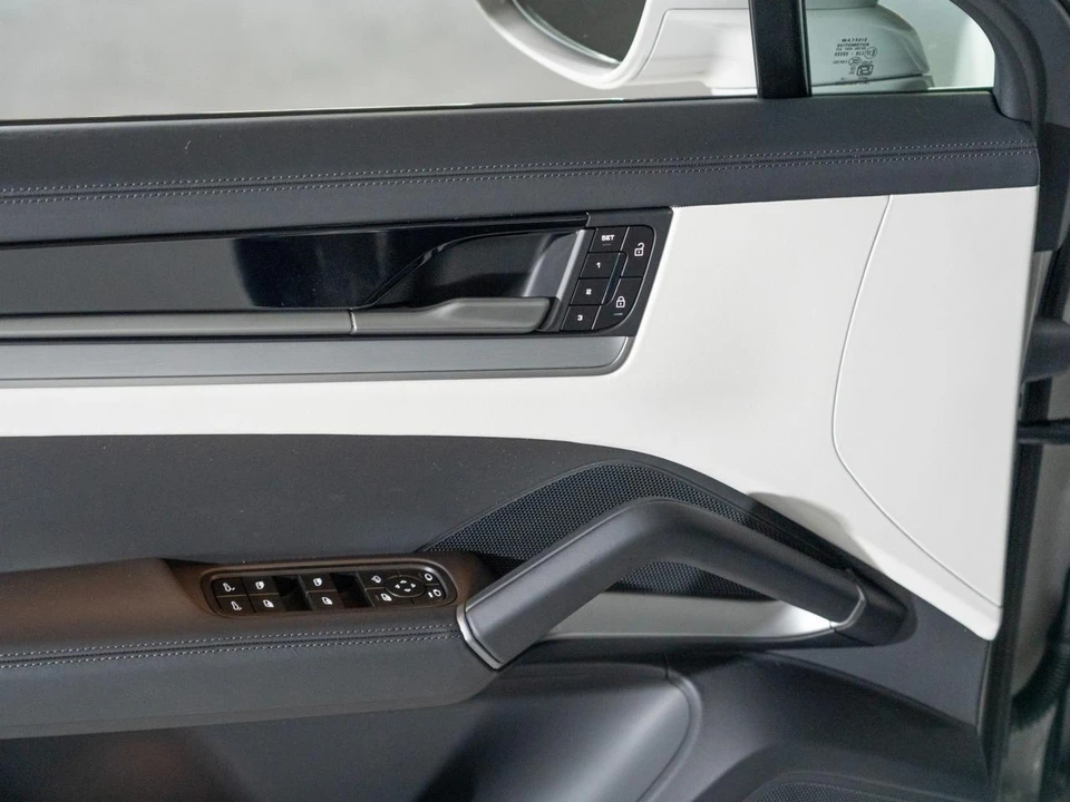 2026 Porsche 9Y0/9Y3 Cayenne Coupe - Image 16 of 28