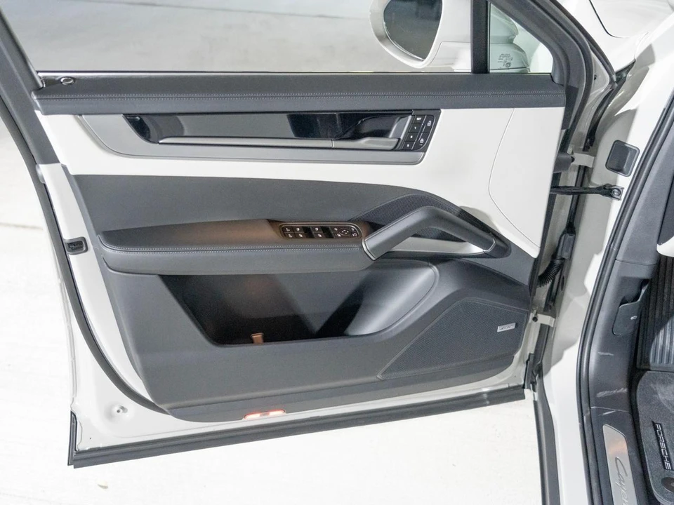2026 Porsche 9Y0/9Y3 Cayenne Coupe - Image 15 of 28