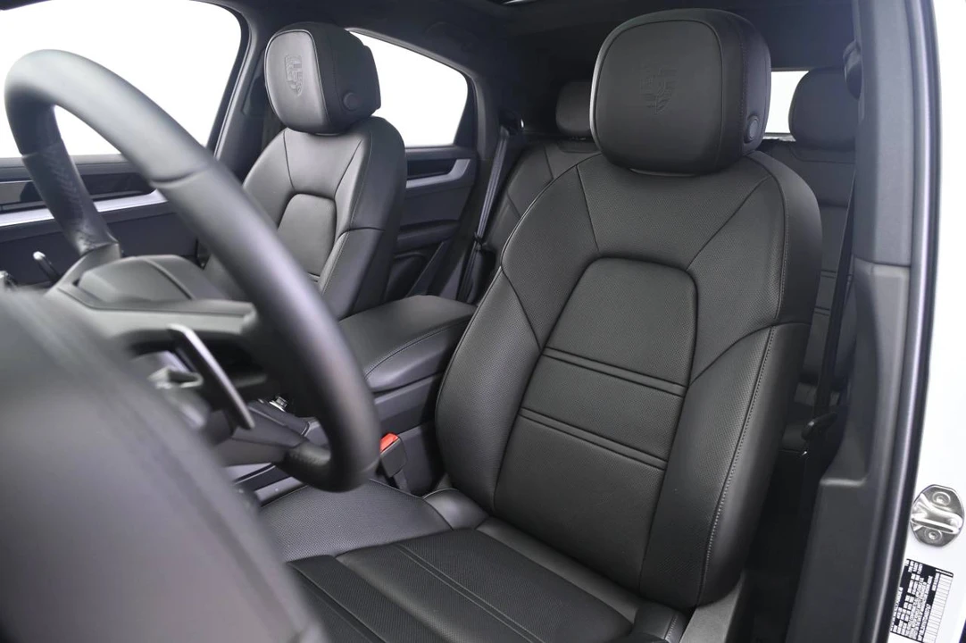2026 Porsche 9Y0/9Y3 Cayenne Coupe - Image 5 of 5
