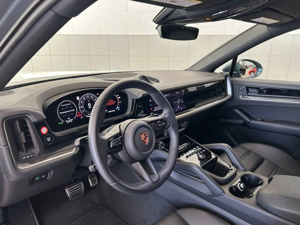 2026 Porsche 9Y0/9Y3 Cayenne Coupe - Image 4 of 5