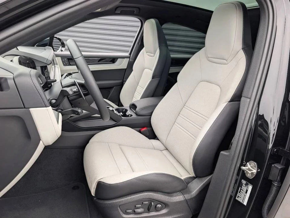 2026 Porsche 9Y0/9Y3 Cayenne Coupe - Image 5 of 5