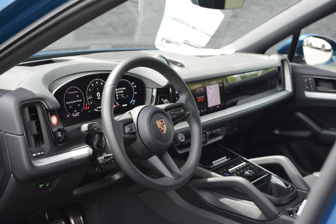 2026 Porsche 9Y0/9Y3 Cayenne Coupe - Image 4 of 5