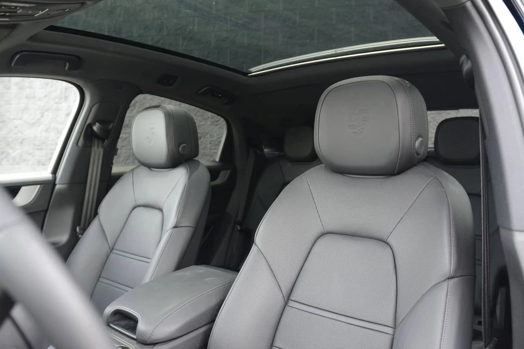 2026 Porsche 9Y0/9Y3 Cayenne Coupe - Image 5 of 5