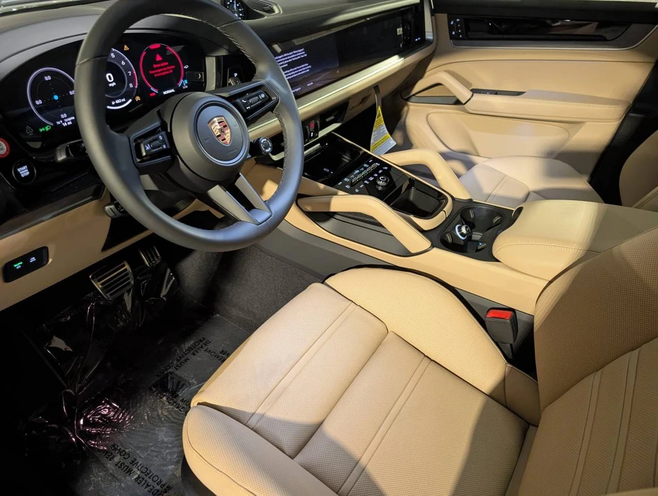 2026 Porsche 9Y0/9Y3 Cayenne Coupe - Image 5 of 5
