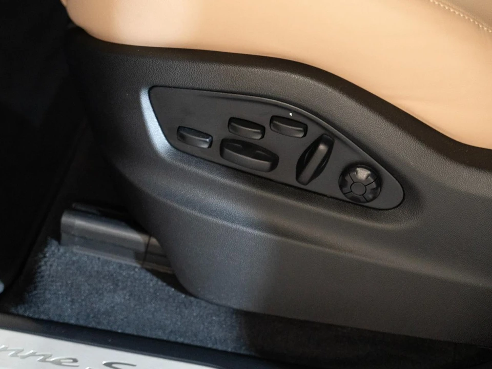 2026 Porsche 9Y0/9Y3 Cayenne Coupe - Image 13 of 30