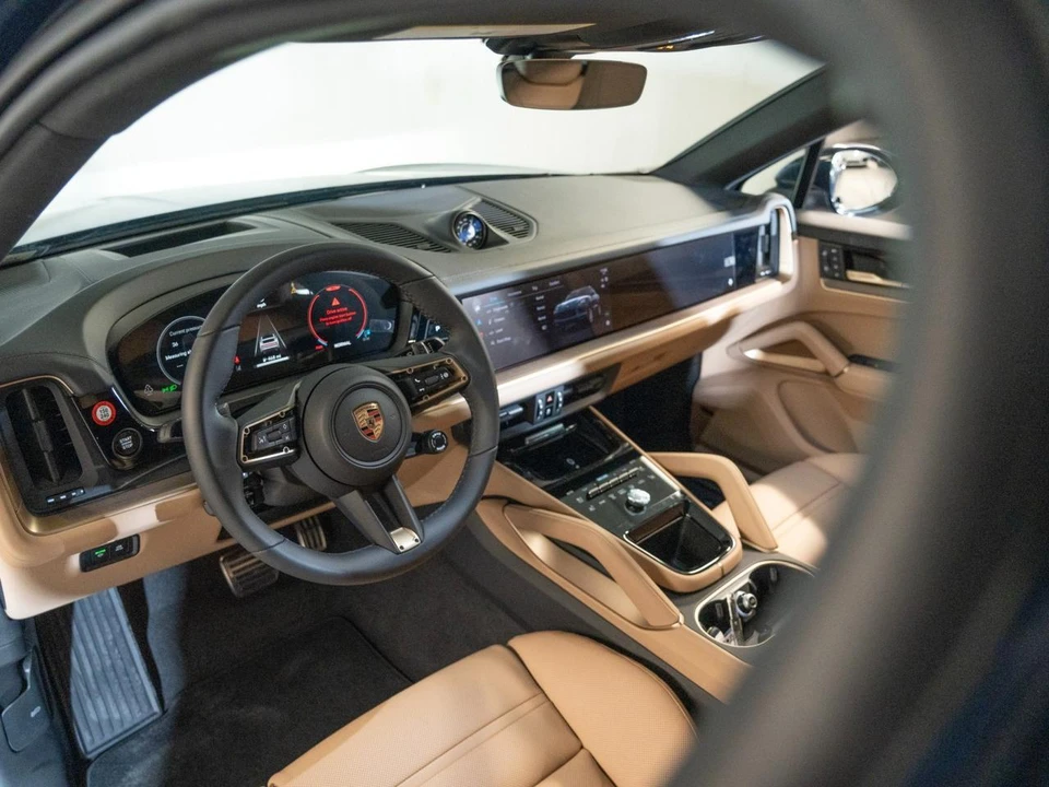 2026 Porsche 9Y0/9Y3 Cayenne Coupe - Image 4 of 30