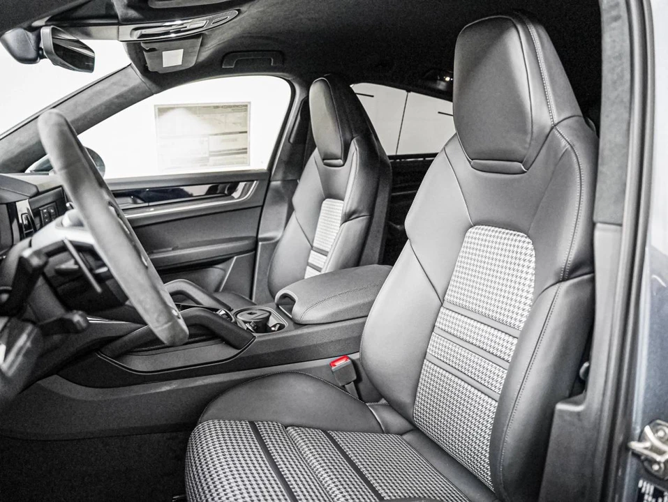 2026 Porsche 9Y0/9Y3 Cayenne Coupe - Image 5 of 5