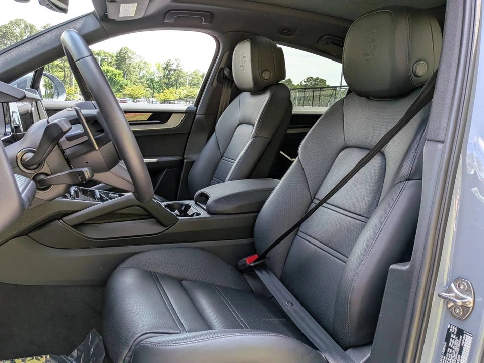 2026 Porsche 9Y0/9Y3 Cayenne Coupe - Image 5 of 5