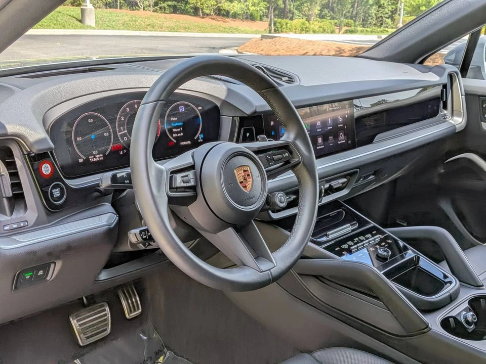2026 Porsche 9Y0/9Y3 Cayenne Coupe - Image 4 of 5