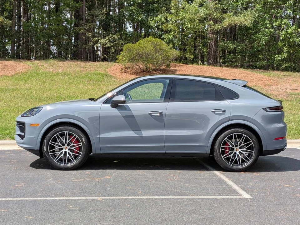 2026 Porsche 9Y0/9Y3 Cayenne Coupe - Image 2 of 5