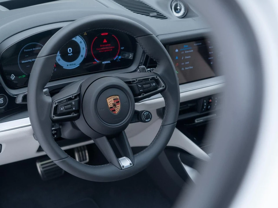 2026 Porsche 9Y0/9Y3 Cayenne S - Image 19 of 31