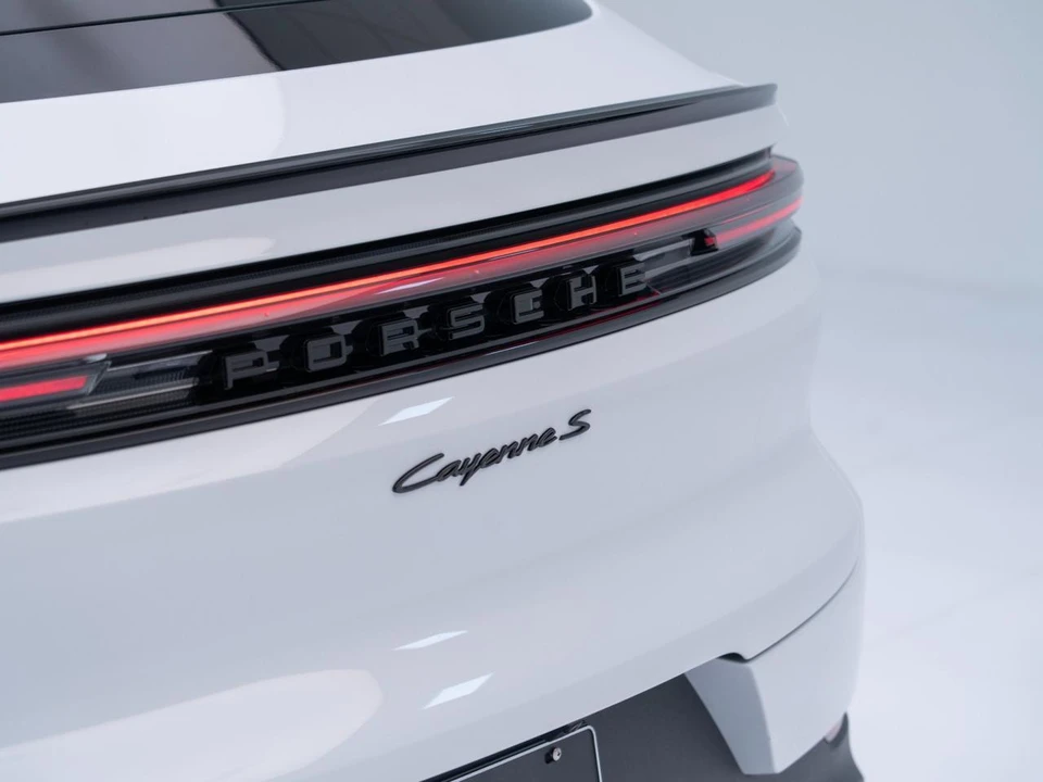 2026 Porsche 9Y0/9Y3 Cayenne S - Image 13 of 31