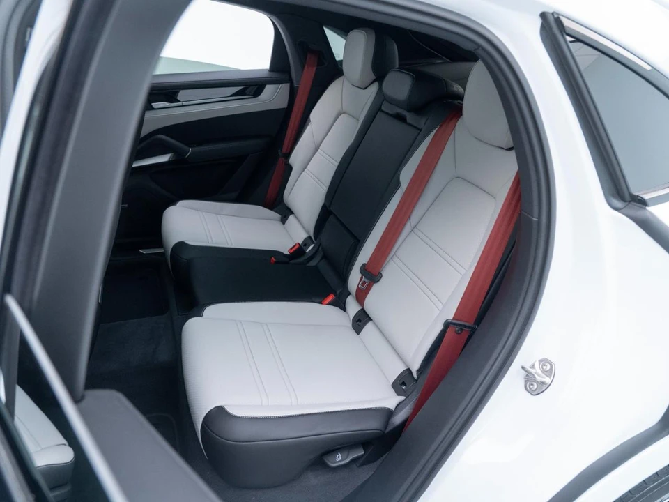 2026 Porsche 9Y0/9Y3 Cayenne S - Image 29 of 31