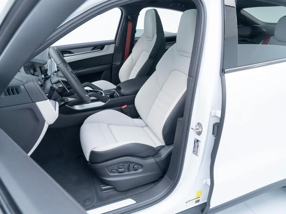 2026 Porsche 9Y0/9Y3 Cayenne S - Image 5 of 31