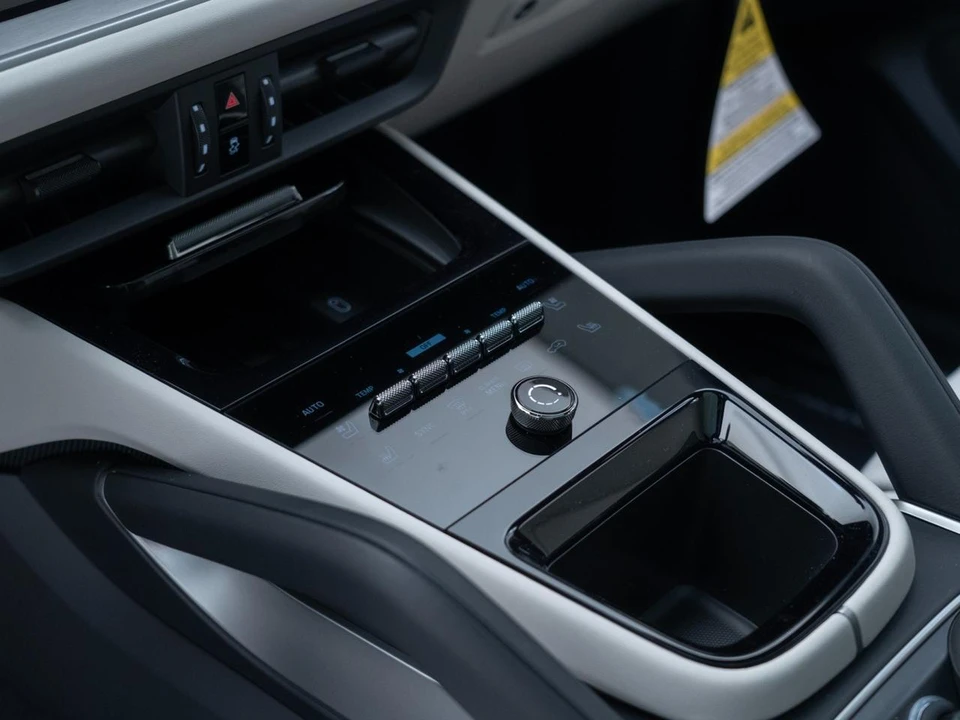 2026 Porsche 9Y0/9Y3 Cayenne S - Image 26 of 31