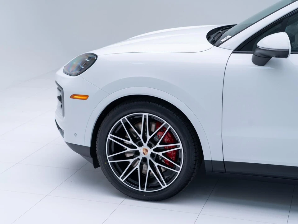 2026 Porsche 9Y0/9Y3 Cayenne S - Image 11 of 31