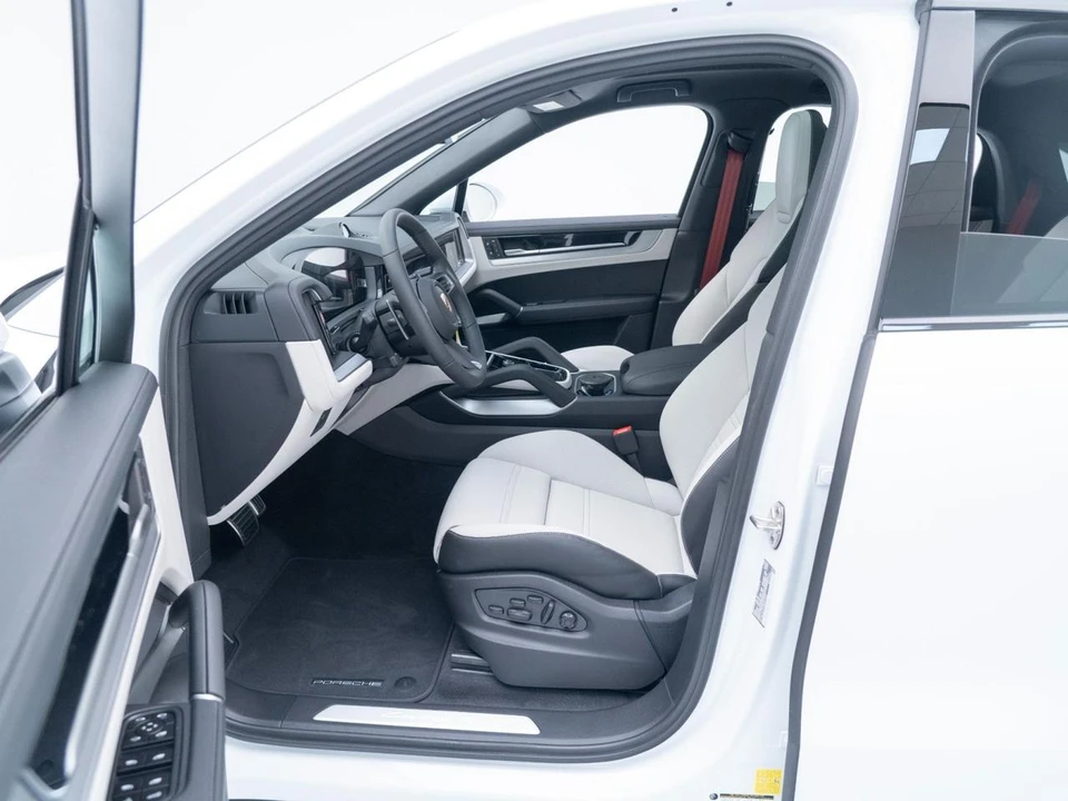 2026 Porsche 9Y0/9Y3 Cayenne S - Image 17 of 31