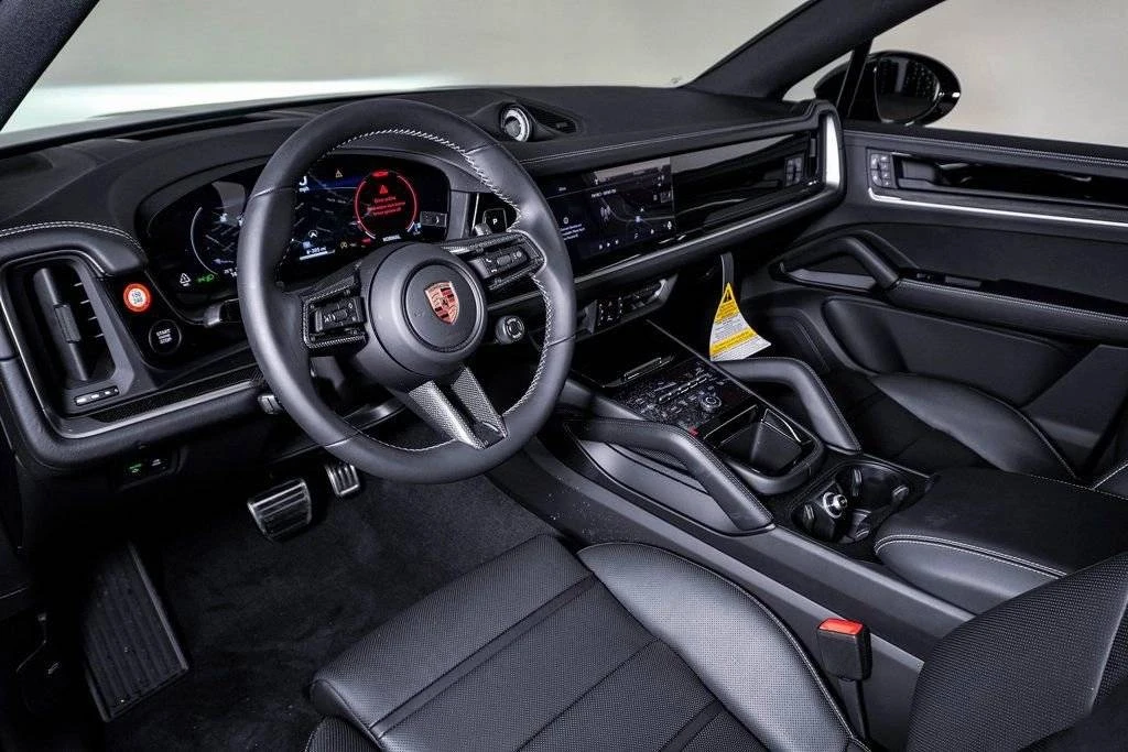 2026 Porsche 9Y0/9Y3 Cayenne Coupe - Image 4 of 4