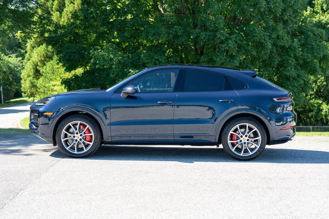 2026 Porsche 9Y0/9Y3 Cayenne Coupe - Image 2 of 5