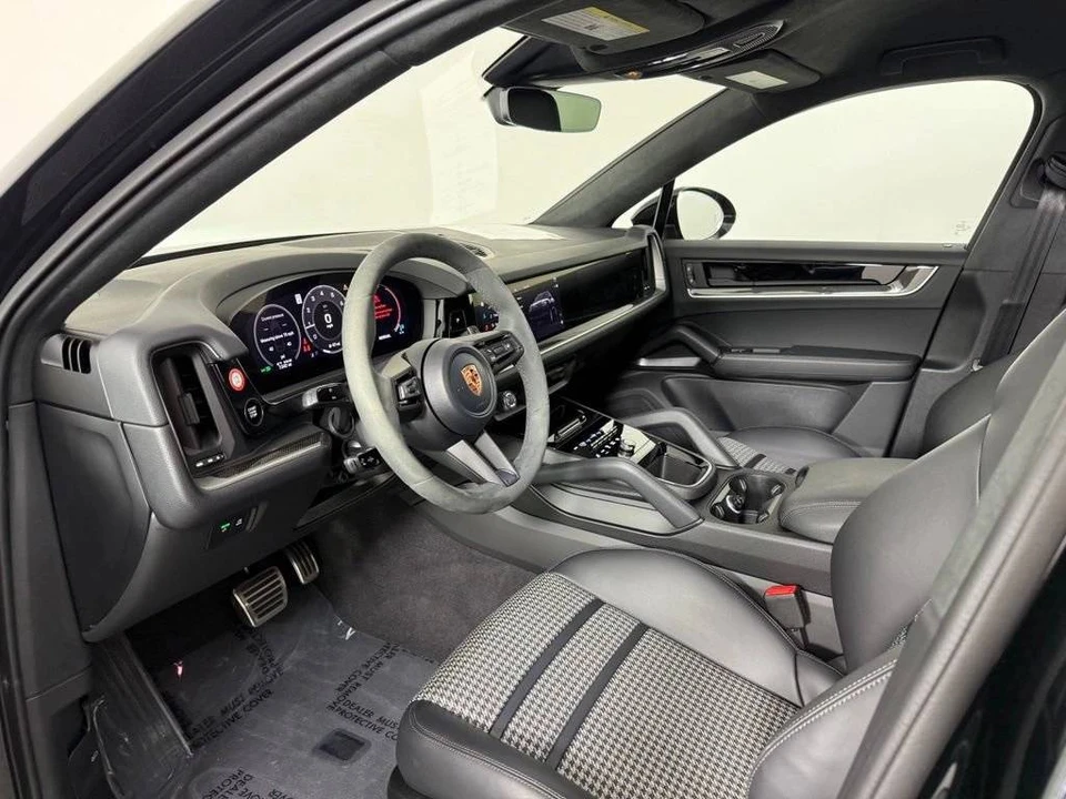 2026 Porsche 9Y0/9Y3 Cayenne Coupe - Image 4 of 5
