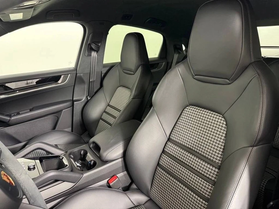 2026 Porsche 9Y0/9Y3 Cayenne Coupe - Image 5 of 5