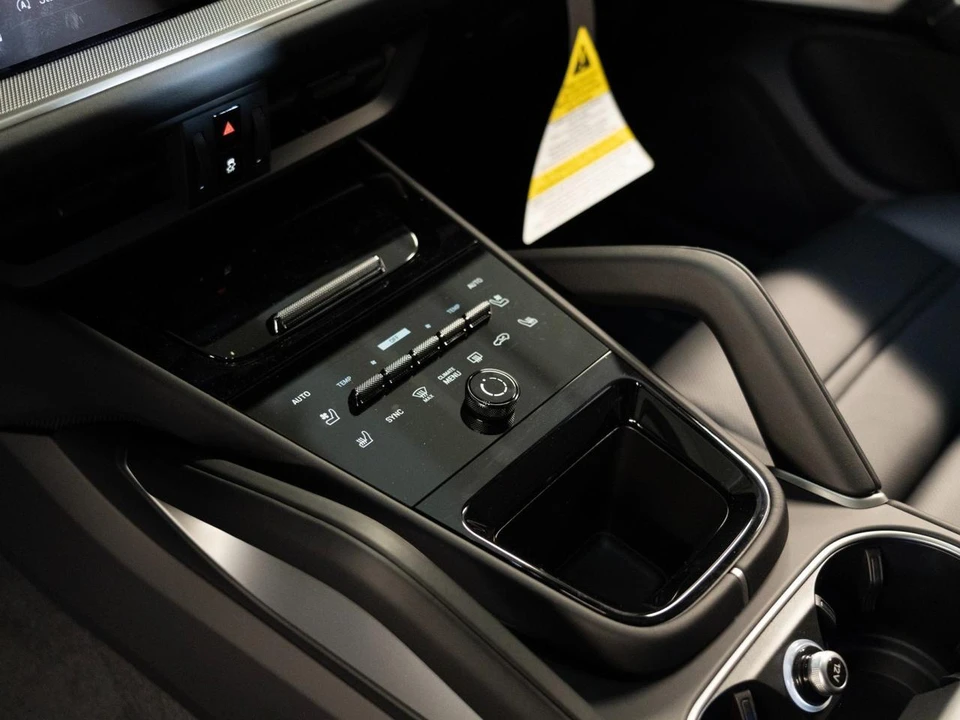 2026 Porsche 9Y0/9Y3 Cayenne Coupe - Image 22 of 30