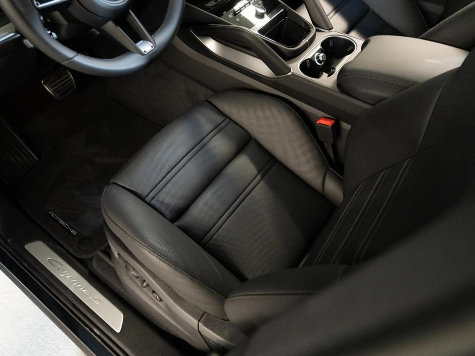 2026 Porsche 9Y0/9Y3 Cayenne Coupe - Image 14 of 30