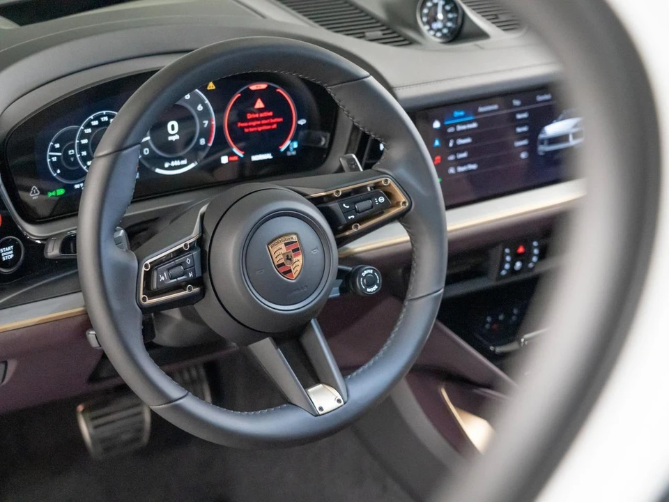 2026 Porsche 9Y0/9Y3 Cayenne Coupe - Image 15 of 30