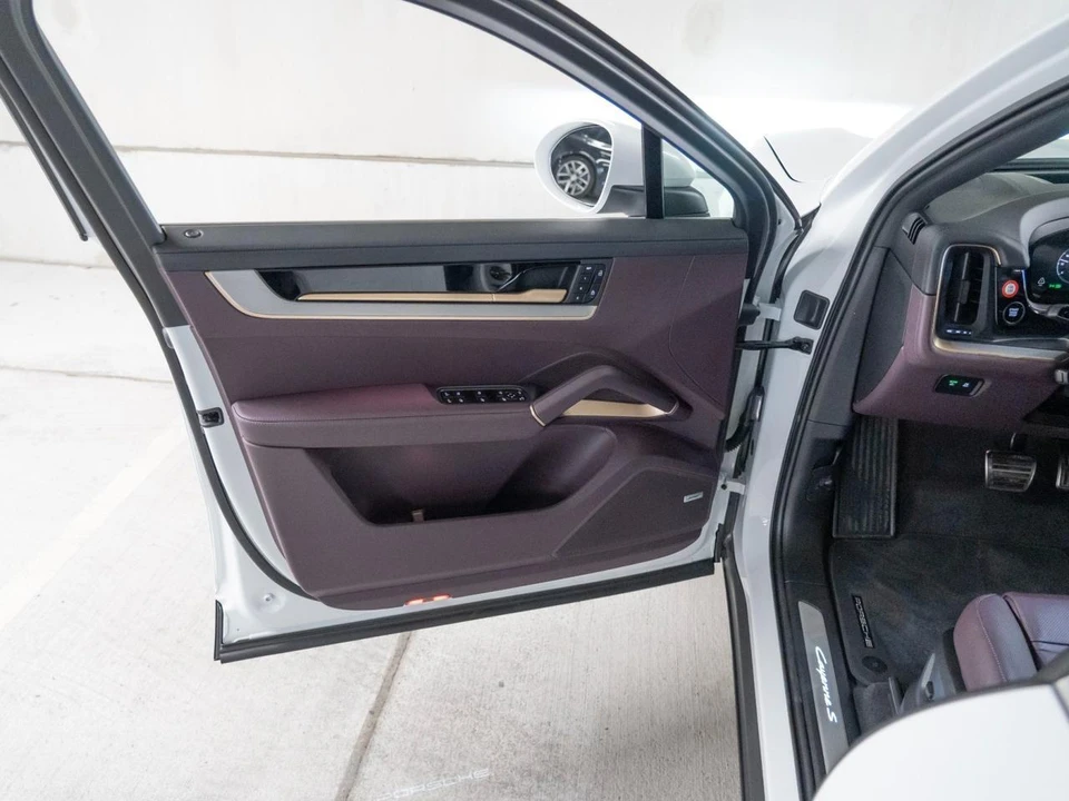 2026 Porsche 9Y0/9Y3 Cayenne Coupe - Image 16 of 30