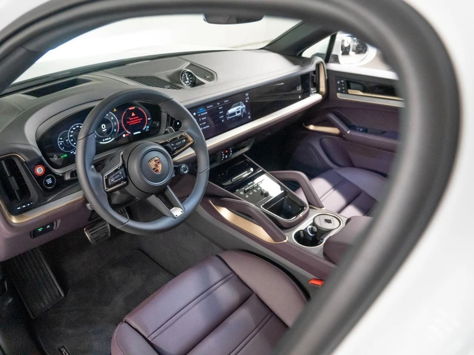 2026 Porsche 9Y0/9Y3 Cayenne Coupe - Image 4 of 30