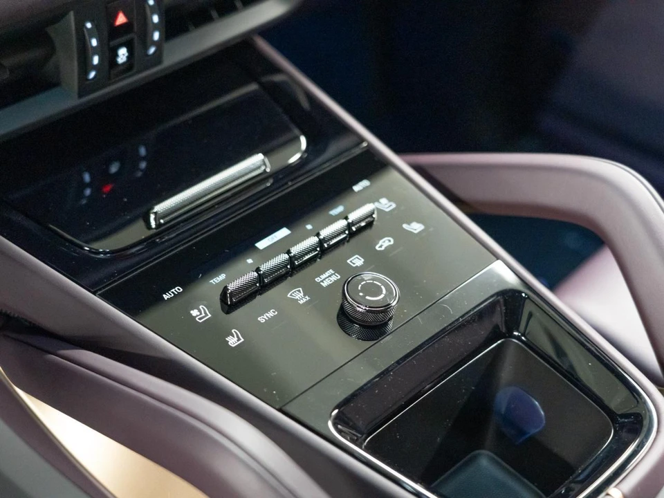 2026 Porsche 9Y0/9Y3 Cayenne Coupe - Image 22 of 30
